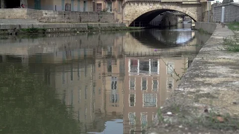 A view of the reflection in the river of a medieval European city and bridge Stockbeeldmateriaal 121614138