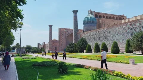View of The Registan Square. Ulugh Beg Madrasah Video stock 301563540