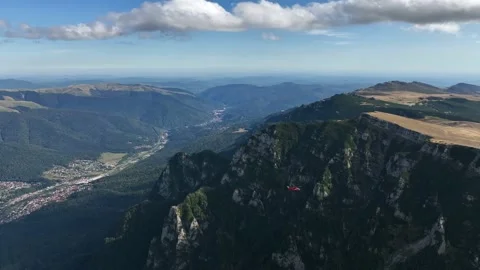 A view of a rescue helicopter in the Bucegi Mountains, Romania 库存影片 217514252