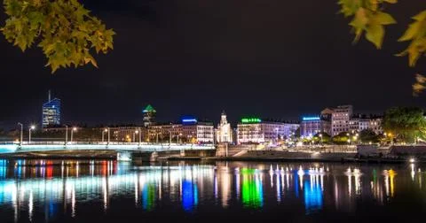 View of Rhone river in Lyon at night, France Stockfoto's