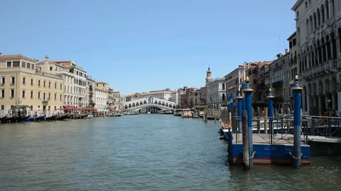 View of the rialto bridge, venice Stock Footage 79103627