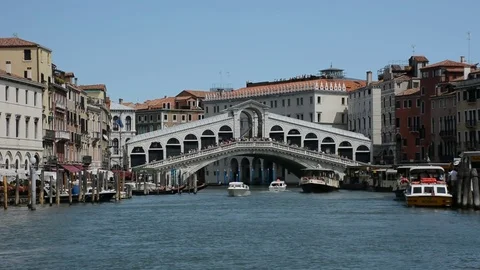 View of the rialto bridge, venice Stock Footage 79104009