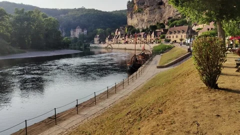 View of the river Dordogne at La Roque-Gageac Stock Footage 312319249