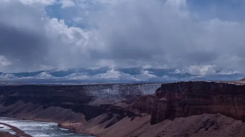 View of a river flowing through a canyon in the United States. 스톡 동영상 344411405