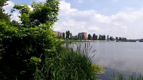 View by the river Stockbeeldmateriaal 90602868