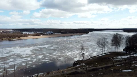 View of the river frozen in the spring timelapse on a Sunny day Stock-Footage 114649219