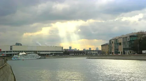 View of the River Moskva and the rays of the sun Stock Footage 43255780
