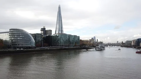 View of River Thames and Central London with Shard and city of London Vídeos de archivo 119387155