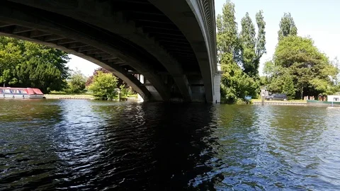 View of the river Thames in England, Panning, 4K Stock Footage 111500653