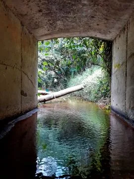 View of a river from under a bridge Stock-Fotos