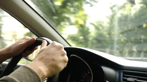 View of the road from the windshield of the car in the rain. Drops of water fall Vidéo 83003804