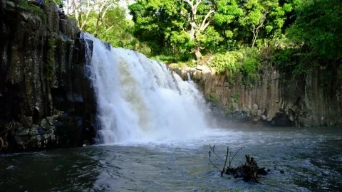 View of the Rochester waterfall in Mauritius Video stock 169999166