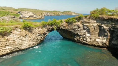 View on rock arch over ocean in Nusa Penida Stock Footage 159330862