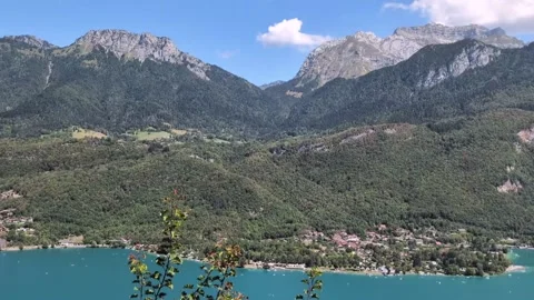 View of rocky mountains over Lake Annecy from Taillefer trail Stockbeeldmateriaal 342448702