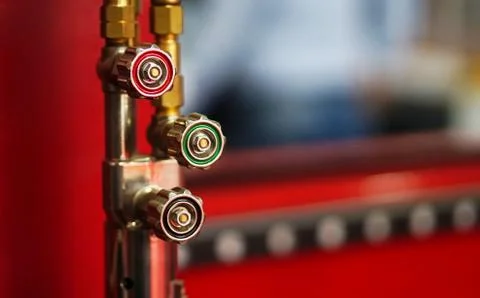 View of rotating knob for controlling operations of process in pipelines Stockfoto's