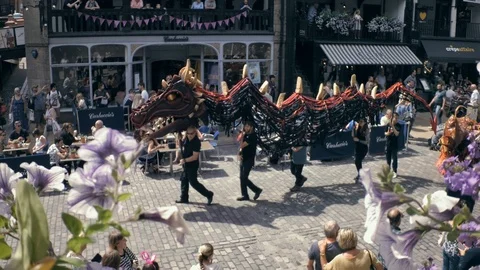 View from rows on Chester's Midsummer Watch Parade. Video stock 92501146