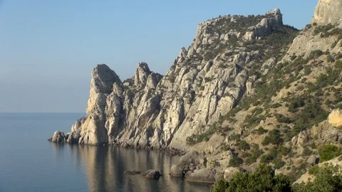 View of royal beach and rocks closing beach with Galitsyn trail. Stock Footage 107584182