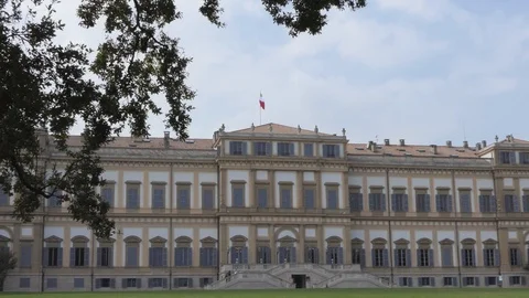 View of the royal villa of Monza with camera zoom in Stock-Footage 119812933