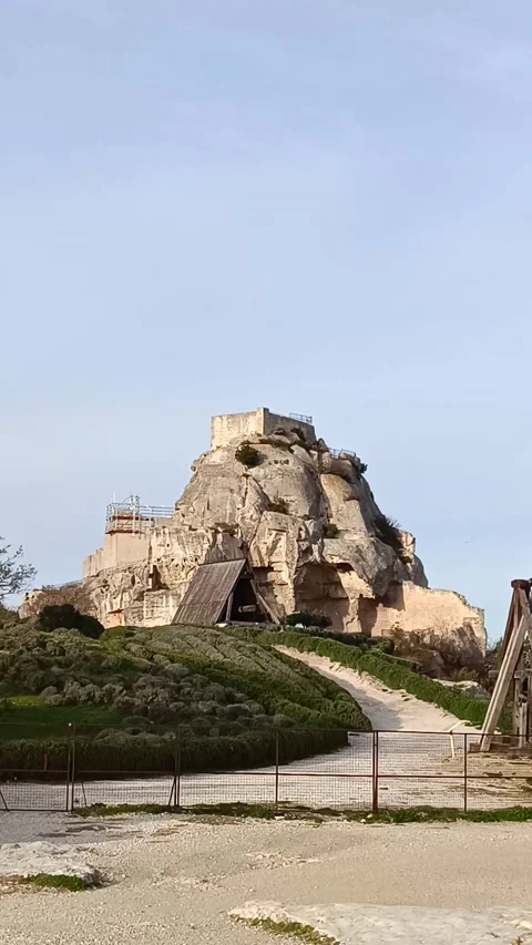 View of the ruins of the castle of Les Baux de Provence (Vaucluse, France) Vidéo 270165192
