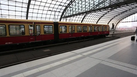 View of S Bahn train in Berlin leaving Central Station Video stock 105695540
