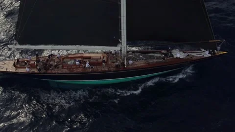 VIEW OF SAILBOAT WITH SALORS Video stock 164728354