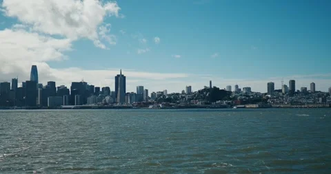 View of San Francisco skyline while travling by boat in the bay Stock-Footage 275272822