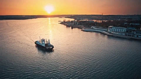 View from the sea on city Stockbeeldmateriaal 83548257