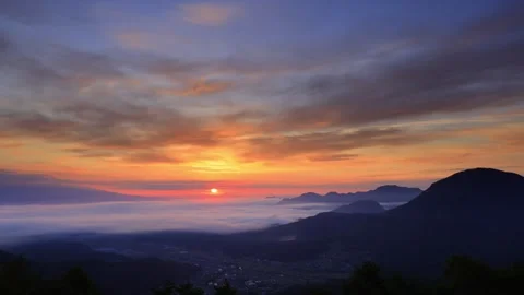 View of the Sea of Clouds and Rising Sun from Jukansan, with Dake and Asama in Video stock 333242206