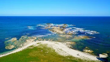 View of the sea with rocks Vídeo Stock 85492083