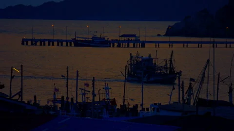 View of sea on sunset silhouette sky background 库存影片 237702384