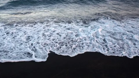 View of the sea waves on the black volcanic beach Vídeo Stock 154193554