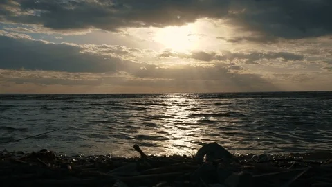 A view of the sea with waves, the rays of the sun through dark clouds. Dramatic Vídeo Stock 91561108