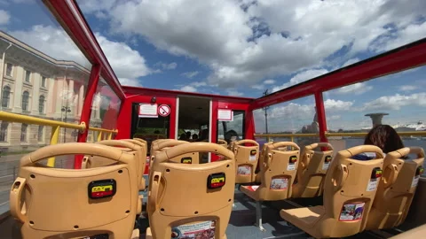 View from the second floor of a double-decker sightseeing bus Stock-Footage 155427304
