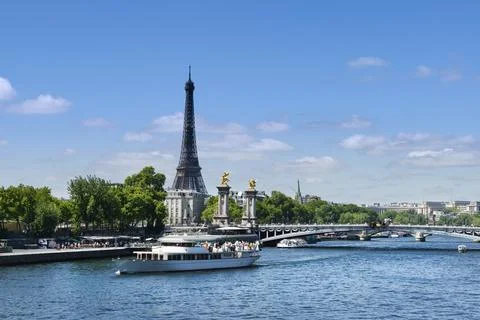 View of the Seine River in Paris with the Eiffel. Foto stock