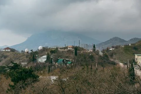 View of Settlement Kurortno in cloudy spring day. Crimea Foto stock