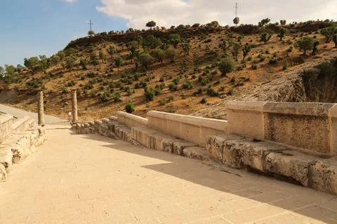 View from the the Severan, Cendere Bridge, onto the two columns at its entr.. Stock-Fotos