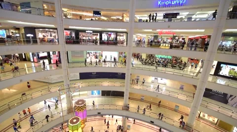 View of shoppers in Suria KLCC Mall in Petronas twins towers Stock Footage 64991070