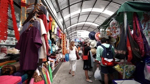 View of shops in Chatuchak Market with crowds visiting. Stock Footage 101538215