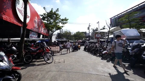 View of shops in Chatuchak Market with crowds visiting. Stock Footage 101538903