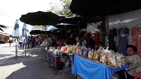 View of shops in Chatuchak Market with crowds visiting. Stock Footage 101557946