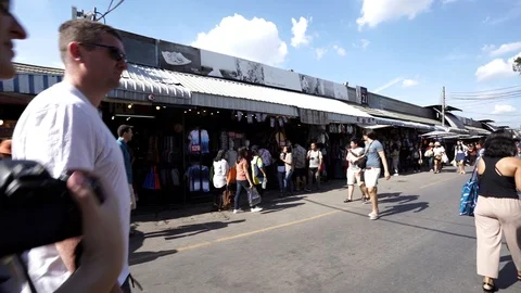 View of shops in Chatuchak Market with crowds visiting. Stock Footage 101557963