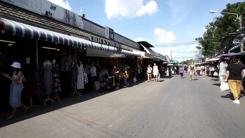 View of shops in Chatuchak Market with crowds visiting. Stock Footage 101558139