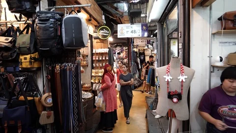 View of shops in Chatuchak Market with crowds visiting. Stock Footage 101558324