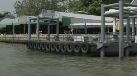 A view of the shores of the Chao Phraya River in Bangkok, Thailand Stock Footage 48475075