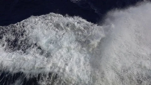 View from the side of the ferry to the water surface 库存影片 82565380