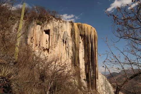 View from the side onto the large petrified waterfall at Hierve El Agua on .. Stock Photos