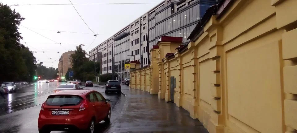 View from the side of the road of a large building and rainy weather Stock Photos