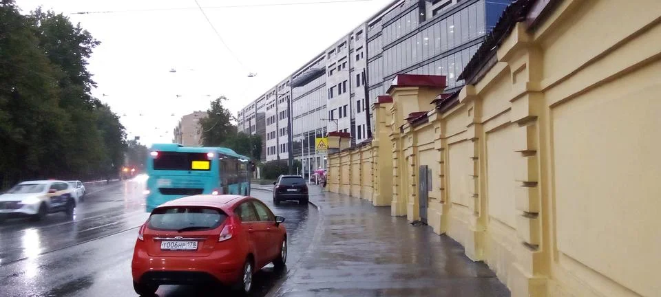 View from the side of the road of a large building and rainy weather Stock Photos