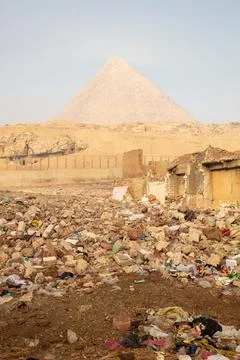 View from the side of the slums of the Egyptian pyramids in Giza Stock Photos