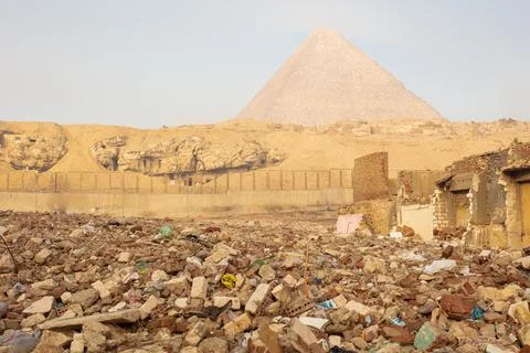 View from the side of the slums of the Egyptian pyramids in Giza Stock Photos